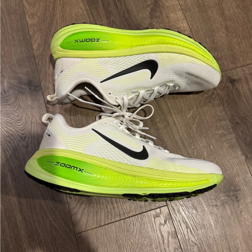 Nike Vomero 18 Running Sneakers - Picture 2 of 6